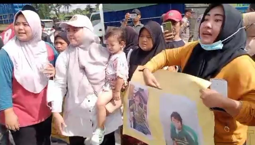 Demonstrasi warga Desa Cangkudu di PT Bintang Orbit Surya Sejahtera, Protes bau menyengat dari aktivitas pabrik di Balaraja, Tuntutan kesehatan warga akibat pencemaran udara di Cangkudu,