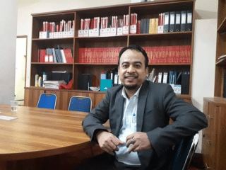 Lima Kepala Dinas di Banten memiliki kekayaan melebihi Gubernur Andra Soni. Akademisi mendesak transparansi untuk mencegah potensi kegaduhan.