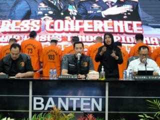 Polda Banten ringkus 14 pengedar uang palsu di Cikupa, Tangerang. Penangkapan ini diharapkan kurangi peredaran uang palsu.