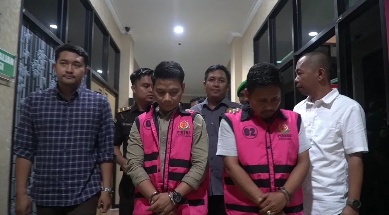 Kejaksaan Negeri Tangerang tetapkan dua operator desa sebagai tersangka korupsi APBDes, rugikan negara lebih dari 1,2 miliar rupiah.
