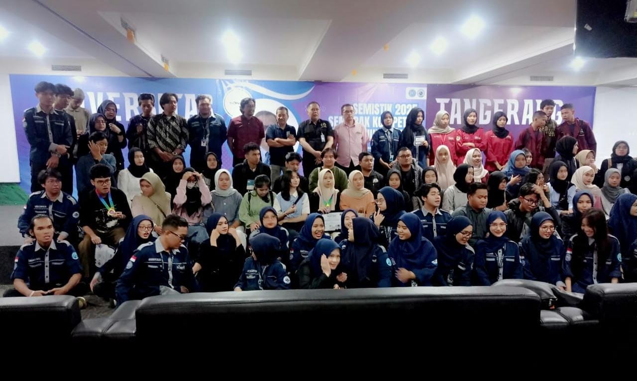 Seminar SEMISTIK 2025 di UMT membahas dampak AI dalam jurnalistik. Temukan peluang dan tantangan di era digital ini!