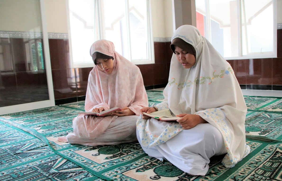 Pelajari cara mengganti puasa Ramadhan yang terlewat, batas waktu, dan syarat qadha puasa untuk memenuhi kewajiban ibadah.