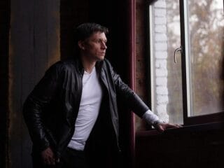 Temukan kekuatan dalam diri Anda untuk bangkit dari keterpurukan dan hadapi hidup dengan semangat baru. Setiap tantangan adalah peluang!