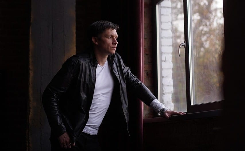 Temukan kekuatan dalam diri Anda untuk bangkit dari keterpurukan dan hadapi hidup dengan semangat baru. Setiap tantangan adalah peluang!