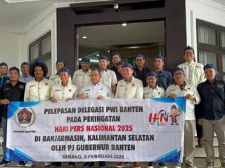 Pj Gubernur Banten, Abdulrauf Damenta, melepas delegasi PWI untuk HPN 2025 di Banjarmasin, fokus pada isu ketahanan pangan dan kebijakan.