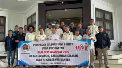 Pj Gubernur Banten, Abdulrauf Damenta, melepas delegasi PWI untuk HPN 2025 di Banjarmasin, fokus pada isu ketahanan pangan dan kebijakan.