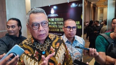 Wali Kota Tangsel, Benyamin Davnie, rencanakan penghematan anggaran perjalanan dinas 40% untuk efisiensi dan program non-infrastruktur.