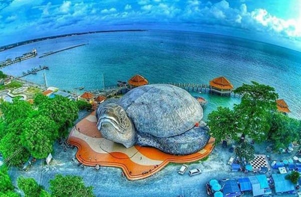 Jelajahi keindahan Karimunjawa, pulau tropis eksotis dengan paket open trip menarik untuk liburan tak terlupakan di Indonesia.