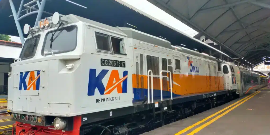 Tiket KAI untuk mudik Lebaran 2025 1,7 juta ludes terjual! Dapatkan informasi terbaru tentang penjualan dan ketersediaan tiket.