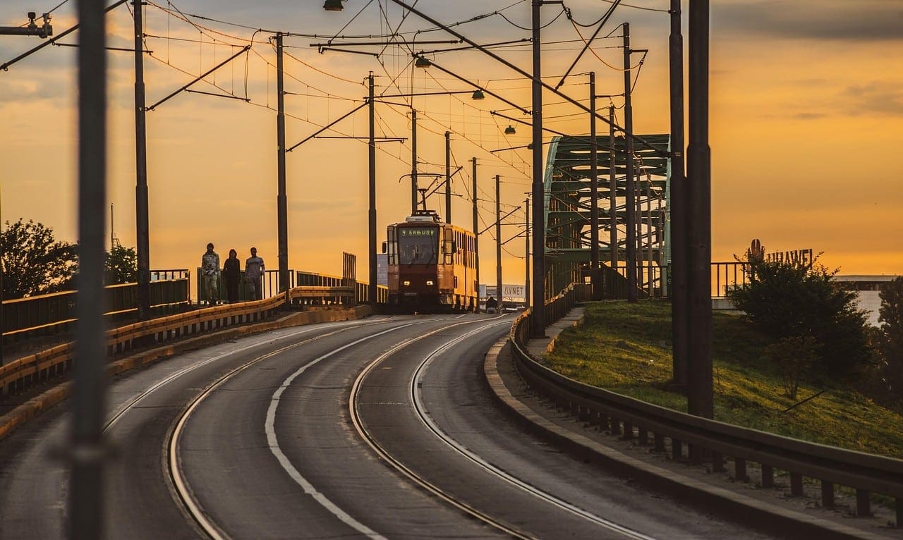 KAI sediakan 4,5 juta tiket Lebaran, 59% di antaranya kelas ekonomi. Nikmati tarif terjangkau dan layanan nyaman untuk mudik.