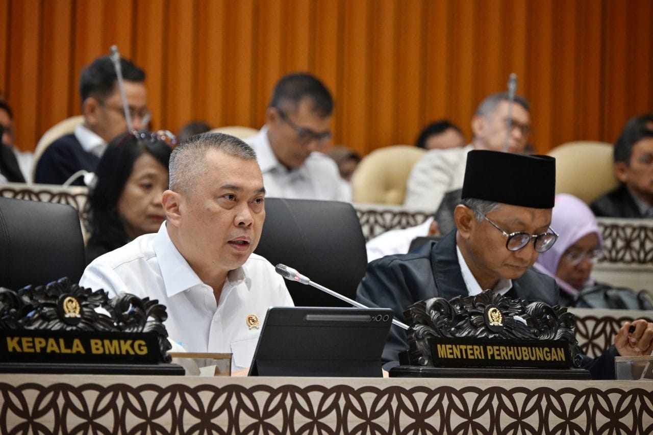 Menteri Perhubungan Dudy Purwagandhi siapkan strategi mitigasi untuk lonjakan pemudik Angkutan Lebaran 2025 demi keselamatan dan kenyamanan.