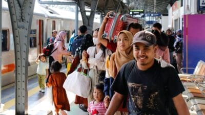 Nikmati mudik Lebaran 2025 dengan harga tiket kereta api mulai Rp10 ribu, aman dan nyaman untuk perjalanan jarak jauh