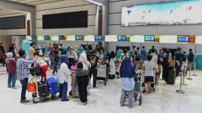 Menteri Perhubungan apresiasi libur sekolah menjelang Lebaran 2025 untuk kelancaran arus mudik. Simak kebijakan terbaru!