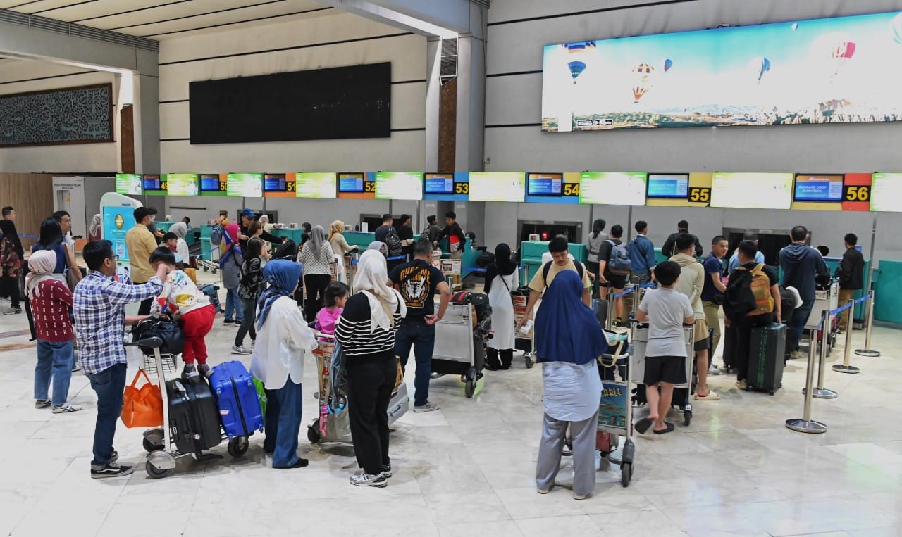 Menteri Perhubungan apresiasi libur sekolah menjelang Lebaran 2025 untuk kelancaran arus mudik. Simak kebijakan terbaru!