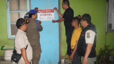 Satpol PP Tangerang menggerebek lokasi prostitusi, mengamankan 12 PSK dan pria hidung belang untuk menciptakan lingkungan aman.