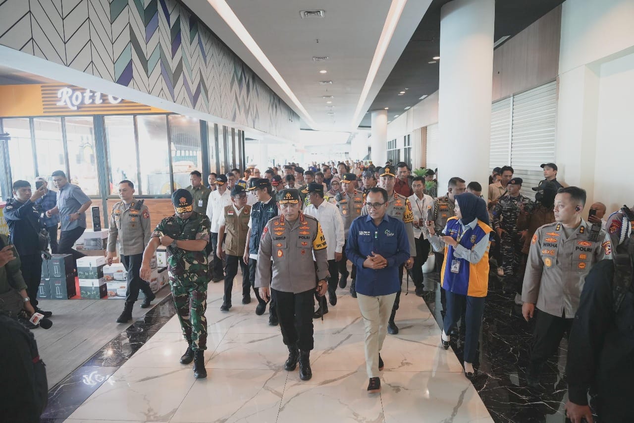 Sejumlah menteri, Panglima TNI dan Kapolri tinjau Pelabuhan Merak untuk memastikan kelancaran arus mudik menjelang Lebaran 2025