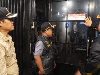 Satpol PP Tangerang segel tempat billiard di Tigaraksa yang nekat buka saat Ramadan, menegakkan aturan untuk menjaga kekhusyukan ibadah.