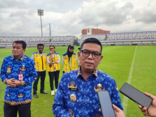 Gubernur Banten kunjungi Stadion Indomilk, markas Persita Tangerang, yang telah memenuhi standar FIFA untuk Liga 1 Indonesia