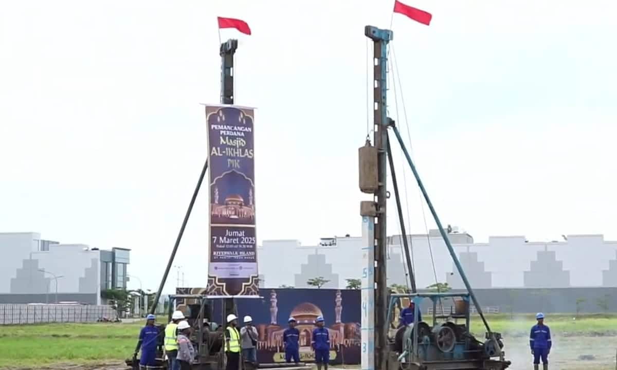 PT Agung Sedayu Group mulai bangun Masjid Al Ikhlas di PIK, simbol ibadah dan pendorong ekonomi, ditargetkan selesai akhir 2025.