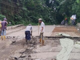 Akses jalan Sampay-Cileles ditutup sementara untuk perbaikan tanjakan Tajur di Lebak, demi keselamatan pengendara.