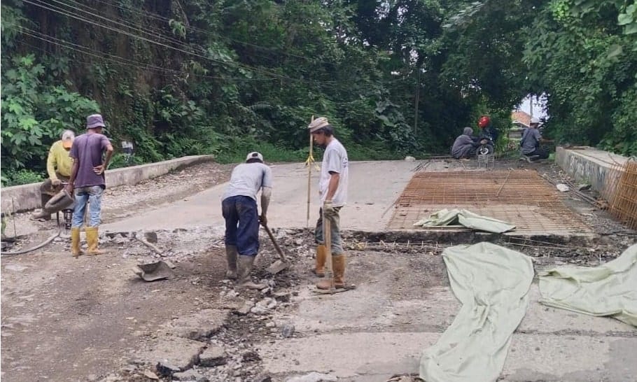 Akses jalan Sampay-Cileles ditutup sementara untuk perbaikan tanjakan Tajur di Lebak, demi keselamatan pengendara.
