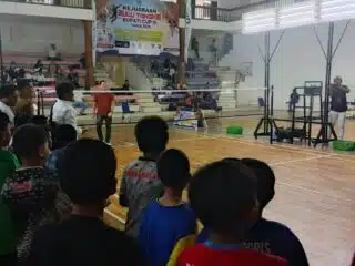 Wakil Bupati Pandeglang buka Bupati CUP III, turnamen bulu tangkis yang diikuti ratusan peserta dari Banten, dorong atlet muda berprestasi.