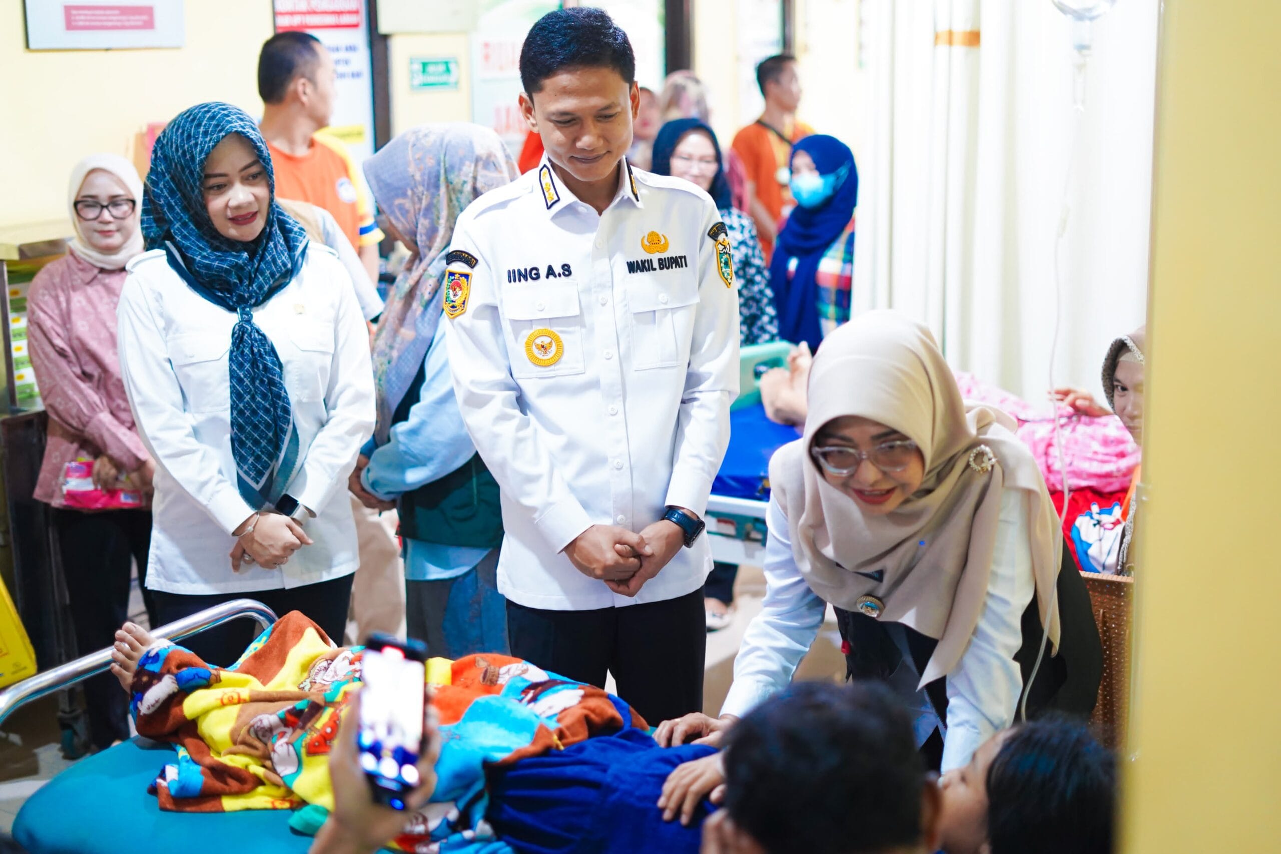 Bupati dan Wakil Bupati Pandeglang memantau pelayanan kesehatan pasca Lebaran, memastikan kualitas layanan bagi masyarakat.