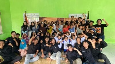 HMM UMT sukses adakan Pengabdian Masyarakat di Kampung Maja, Tangerang, dengan pemeriksaan kesehatan dan pembelajaran kreatif.
