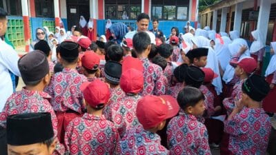 Bupati dan Wakil Bupati Pandeglang melakukan pemantauan untuk meningkatkan sarana pendidikan dan mengurangi angka putus sekolah.