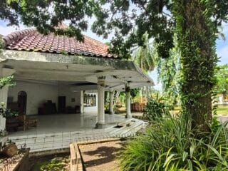 Wakil Bupati Pandeglang, Iing Andri Supriadi, alihkan anggaran rehabilitasi rumah dinas untuk perbaikan jalan dan sarana pendidikan.