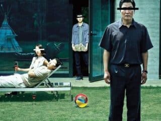 Parasite, film karya Bong Joon-ho, menggabungkan kritik sosial dan ketegangan dalam narasi yang memukau. Temukan ulasan lengkapnya di Cerita Film!