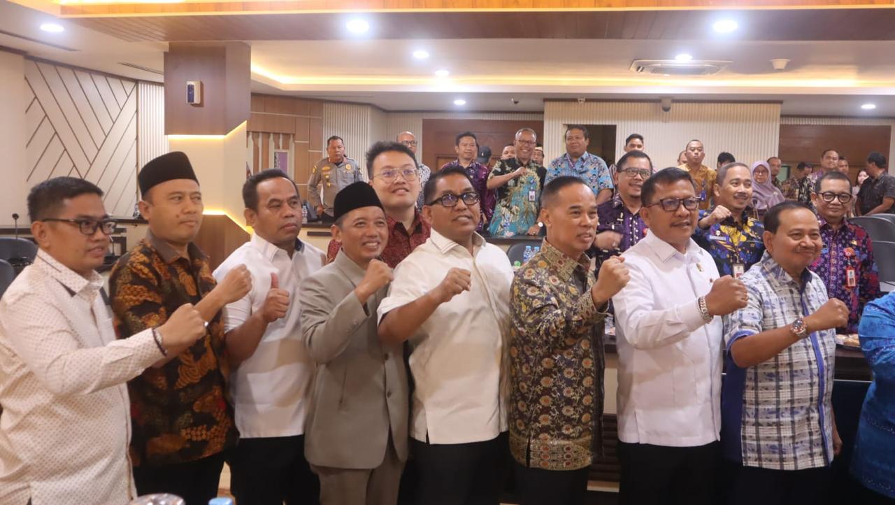 Abraham Garuda Laksono soroti minimnya SMP Negeri di Kelapa Dua dan pagar rusak SDN Medang 1 dalam reses ke Pemkab Tangerang.