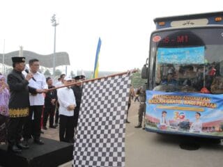 Pemkot Tangerang luncurkan program "Angkutan Perkotaan Gratis untuk Pelajar" demi akses pendidikan yang lebih baik.