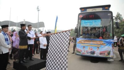 Pemkot Tangerang luncurkan program "Angkutan Perkotaan Gratis untuk Pelajar" demi akses pendidikan yang lebih baik.
