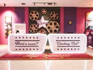 Nikmati pengalaman menginap unik di Fame Hotel Gading Serpong, hotel bertema musik dan film dengan fasilitas modern dan nyaman.