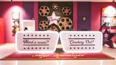 Nikmati pengalaman menginap unik di Fame Hotel Gading Serpong, hotel bertema musik dan film dengan fasilitas modern dan nyaman.