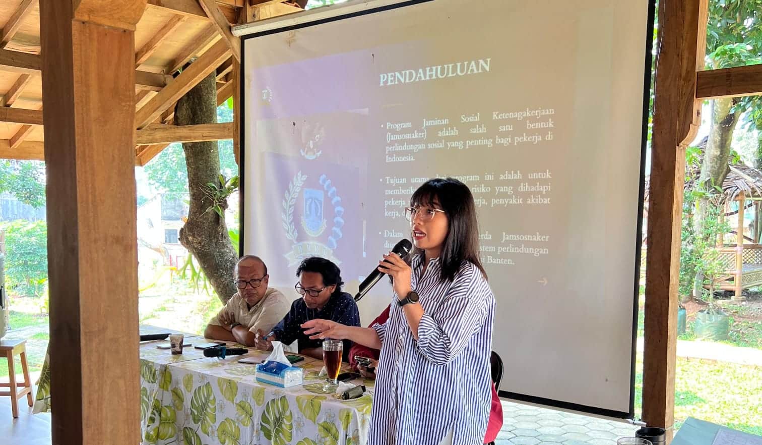 Sosialisasi Raperda Jaminan Sosial Ketenagakerjaan di Tangerang, penting untuk perlindungan pekerja dan kesejahteraan masyarakat Banten.