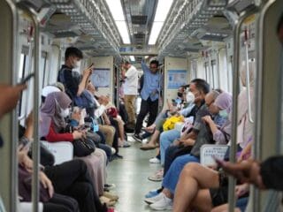 Nikmati libur panjang Waisak dengan LRT Jabodebek! 1.080 perjalanan, tarif terjangkau, dan akses mudah ke destinasi wisata.