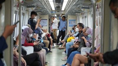 Nikmati libur panjang Waisak dengan LRT Jabodebek! 1.080 perjalanan, tarif terjangkau, dan akses mudah ke destinasi wisata.