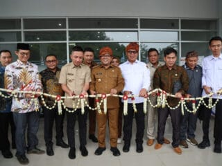 Pada 26 Mei 2025, Gubernur Banten Andra Soni meresmikan RSUD Uwes Qorny Cilograng di Kabupaten Lebak, yang bertujuan meningkatkan pelayanan kesehatan.