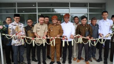 Pada 26 Mei 2025, Gubernur Banten Andra Soni meresmikan RSUD Uwes Qorny Cilograng di Kabupaten Lebak, yang bertujuan meningkatkan pelayanan kesehatan.