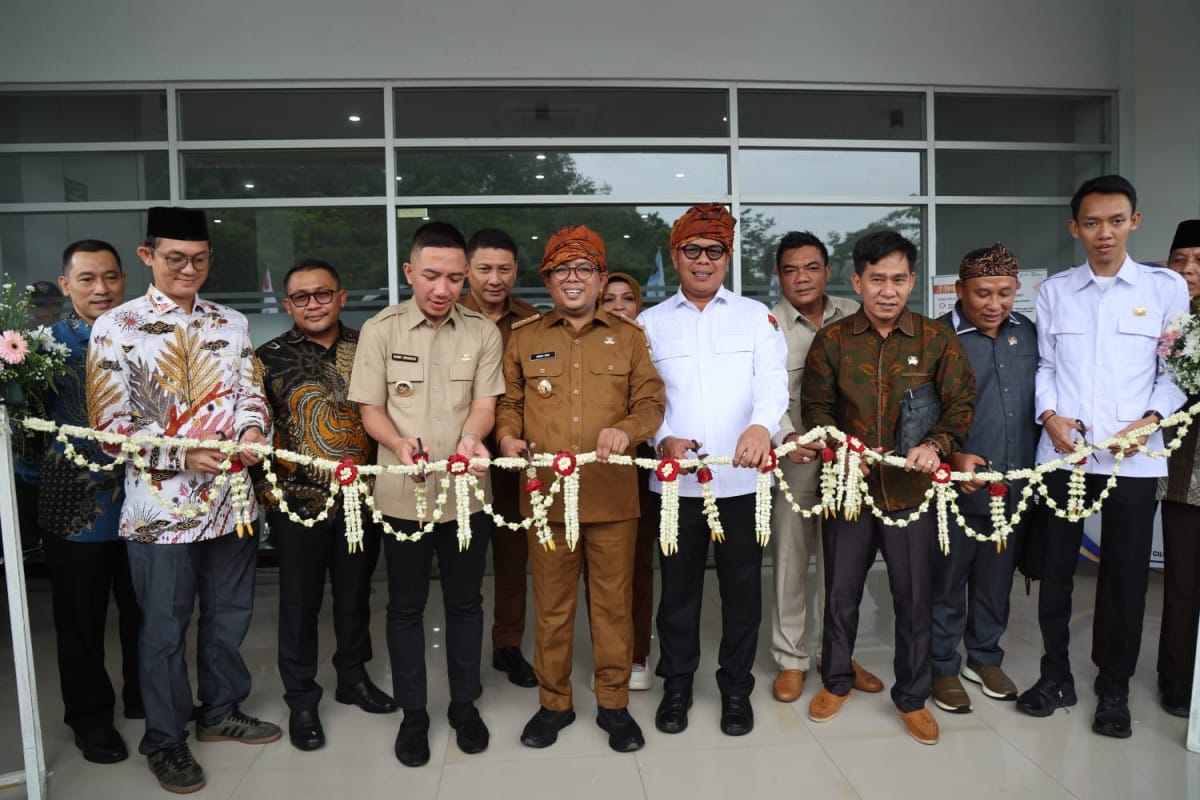 Pada 26 Mei 2025, Gubernur Banten Andra Soni meresmikan RSUD Uwes Qorny Cilograng di Kabupaten Lebak, yang bertujuan meningkatkan pelayanan kesehatan.
