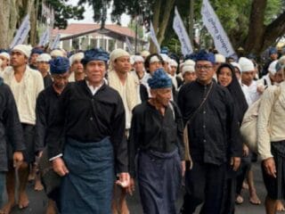 Andra Soni hadir dalam Mumuluk Bareng di Seba Baduy 2025, merayakan kebersamaan dan harapan masyarakat untuk perbaikan jalan.