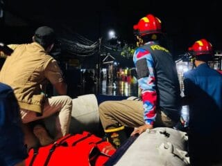 Banjir di Kota Tangerang surut setelah 13 Mei. BPBD melakukan pembersihan di area terdampak untuk memastikan keamanan masyarakat.
