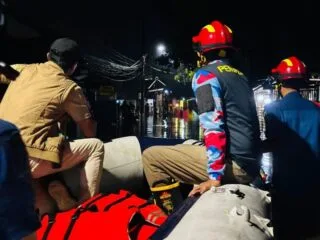Banjir di Kota Tangerang surut setelah 13 Mei. BPBD melakukan pembersihan di area terdampak untuk memastikan keamanan masyarakat.