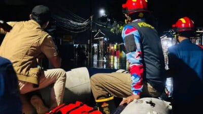 Banjir di Kota Tangerang surut setelah 13 Mei. BPBD melakukan pembersihan di area terdampak untuk memastikan keamanan masyarakat.