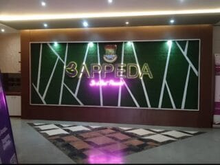 Artikel ini membahas rencana pemekaran dua calon Daerah Otonomi Baru di Kabupaten Tangerang, yaitu Tangerang Tengah dan Tangerang Utara.