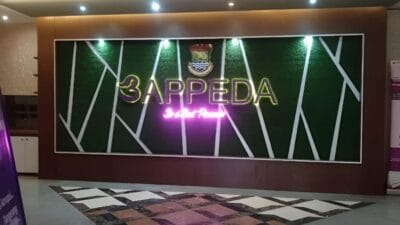 Artikel ini membahas rencana pemekaran dua calon Daerah Otonomi Baru di Kabupaten Tangerang, yaitu Tangerang Tengah dan Tangerang Utara.