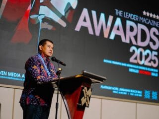 Slamet Budhi Mulyanto raih The Leader Magazine Award 2025 atas kepemimpinan inovatif di Kabupaten Tangerang.
