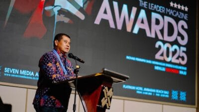 Slamet Budhi Mulyanto raih The Leader Magazine Award 2025 atas kepemimpinan inovatif di Kabupaten Tangerang.